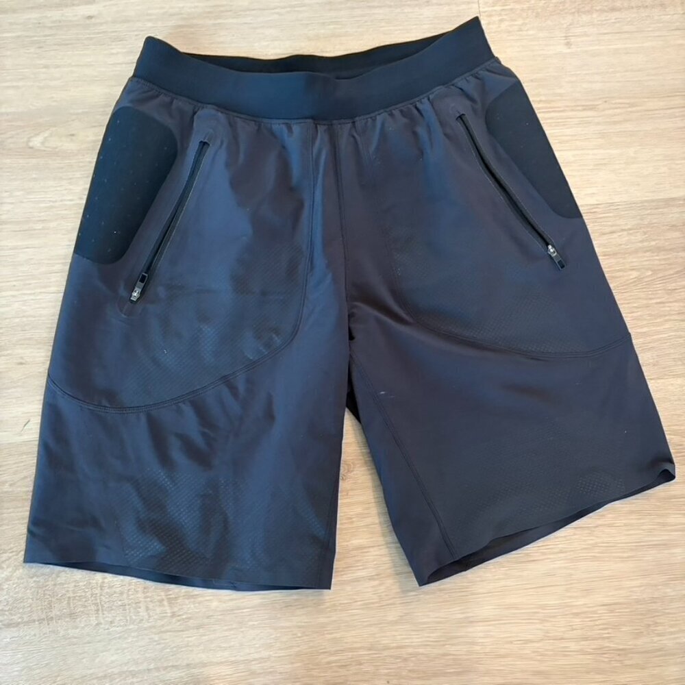 Lululemon at ease shorts Medium black 7”